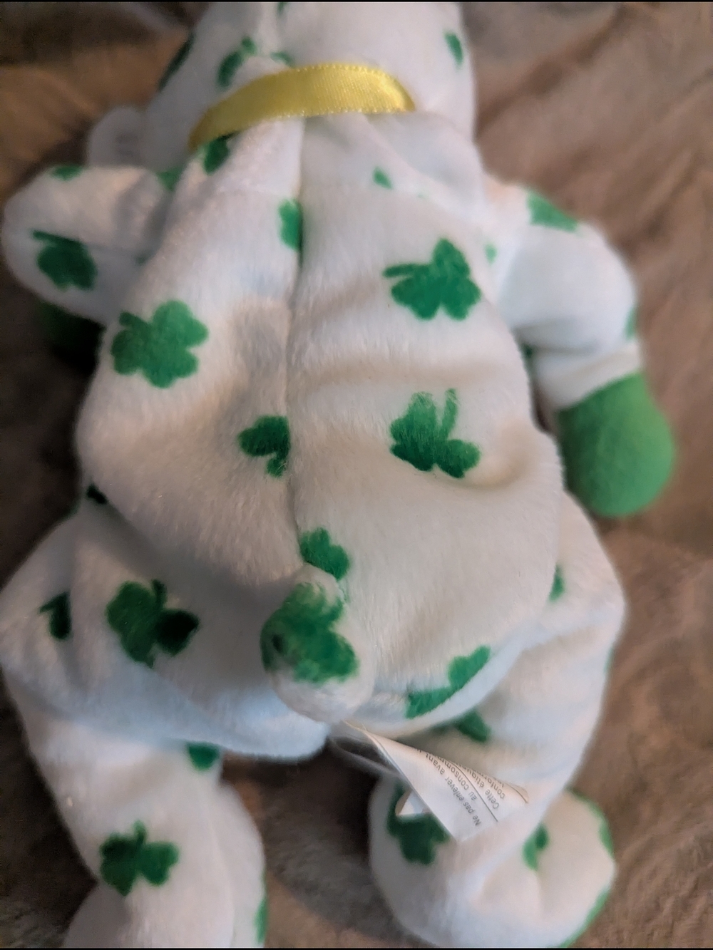 Ty Beanie Baby āCloverā Bear š Retired White Bear w/ Green Clovers Plush - Picture 5 of 9
